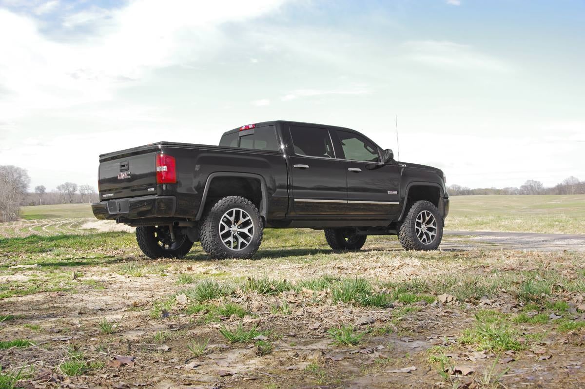 GMC Sierra 1500 Suspension Lift Kit - Rough Country - Magneride, 5 Inch, Cast Steel - '14-'18